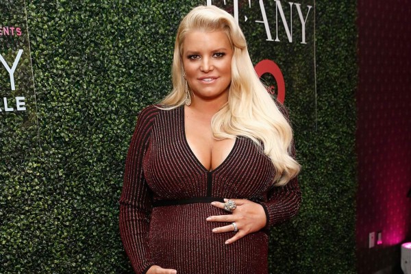 Jessica Simpson sigue con problemas en su embarazo