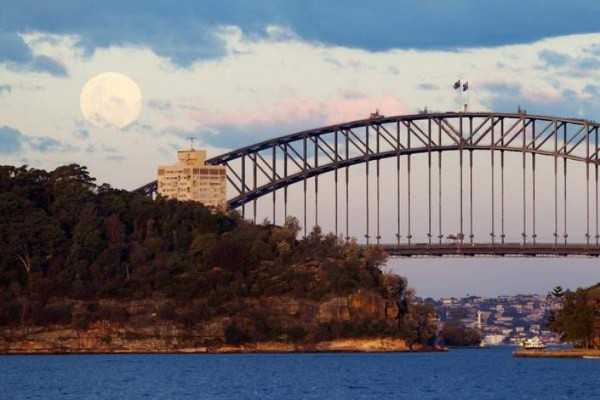 Fotos: la superluna encanta a los amantes de la astronomía