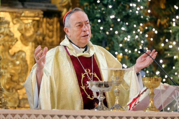 Cardenal dice que hondureños se olvidaron que el coronavirus es contagioso