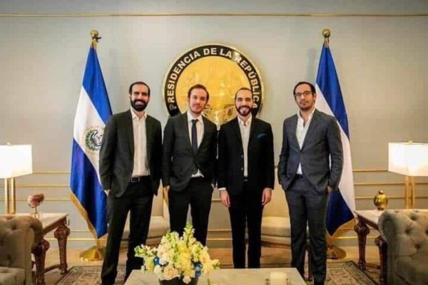 Bukele y sus hermanos buscan crear criptomoneda para El Salvador, según El Faro