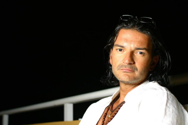 Ricardo Arjona canta en el metro de Nueva York ¡️y nadie lo reconoce!