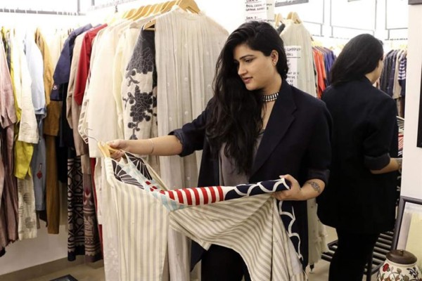 La nueva moda india se abre al mundo sin olvidar sus orígenes