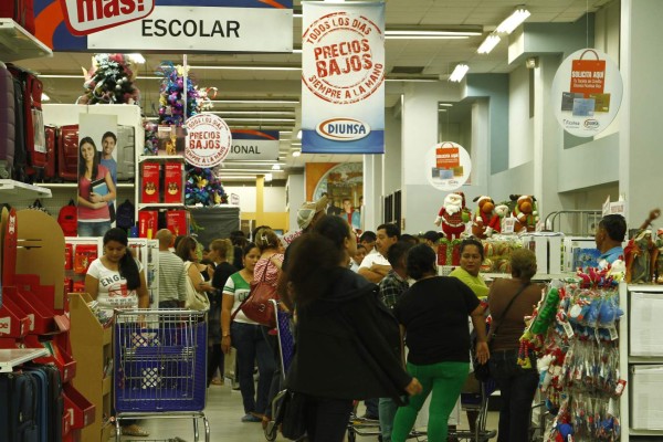 Sampedranos aprovechan feriado y descuentos