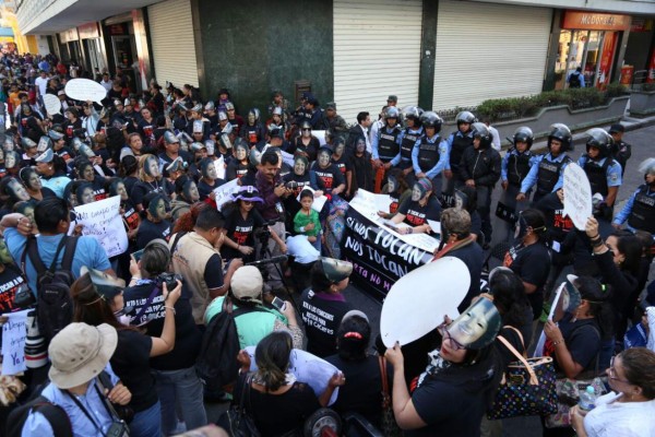 Niña conmueve a Honduras al pedir justicia para su madre