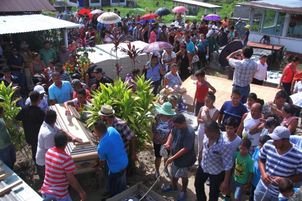 Familias de náufragos todavía no pierden las esperanzas