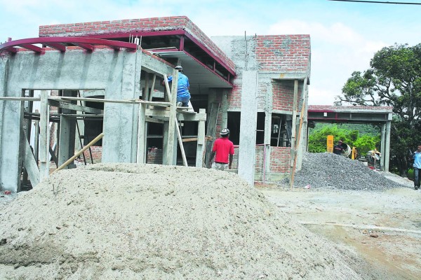 ¿Cuánto debe ganar para vivir en una residencial?