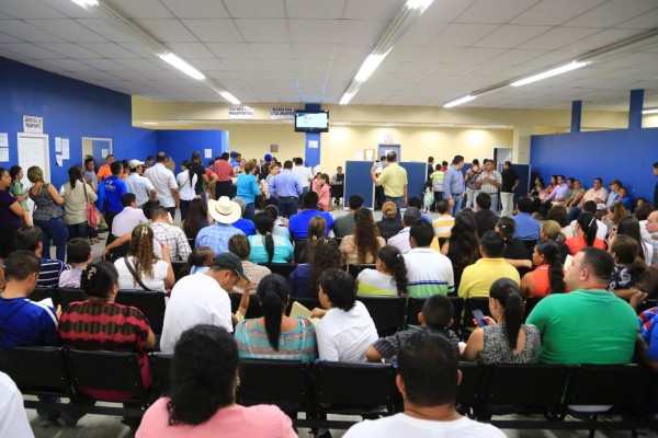 Migración detecta al día hasta 10 poderes falsos para sacar niños del país