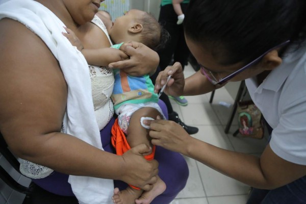 Centros de salud tienen disponibles vacunas contra la influenza H1N1