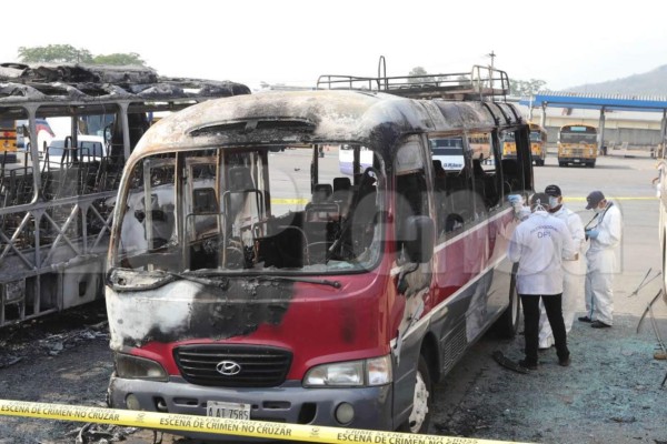 Se queman tres autobuses en la Gran Terminal Metropolitana en San Pedro Sula