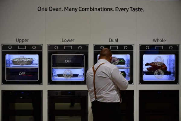 A man looks at an oven at the booth of Samsung during a preview day for the IFA, the world's leading trade show for consumer electronics and home appliances, in Berlin on August 30, 2018. / AFP PHOTO / Tobias SCHWARZ