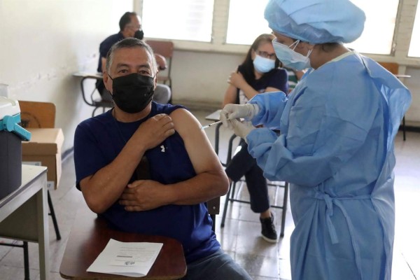 Autoridades hondureñas esperan cerrar junio con un millón de vacunados  