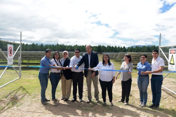 Parque solar de la Escuela Zamorano ya está operando