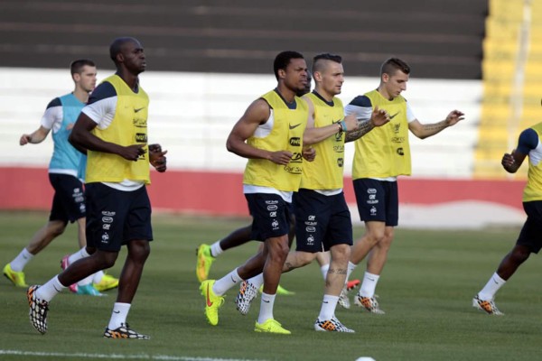 Francia prepara su estrategia a puertas cerradas