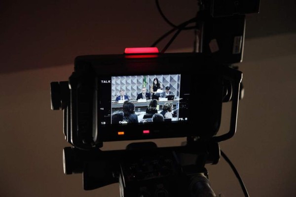 La comisión que juzga a Rousseff cancela la reunión para hoy   