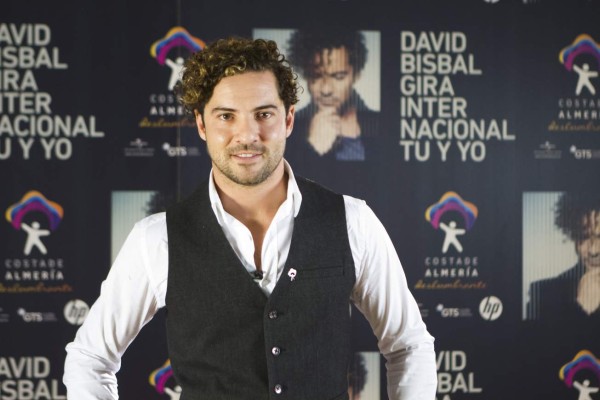 David Bisbal y Eugenia Suárez posan juntos por primera vez