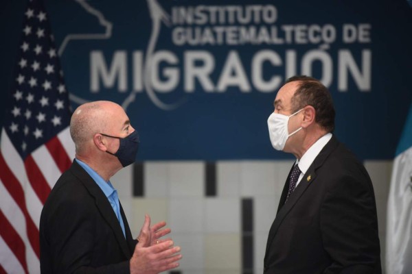 Guatemala inaugura un centro para recibir migrantes deportados de EEUU