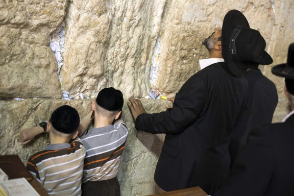 El Muro de las Lamentaciones, campo de batalla de las corrientes   
