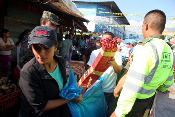 Metralletas de L7,000 decomisan en San Pedro Sula