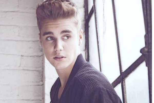 Retienen a Justin Bieber en aeropuerto