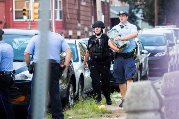 Policías heridos deja tiroteo en Filadelfia, Estados Unidos