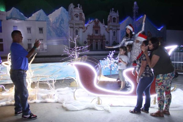 Navidad Maravillosa sigue en la Plaza de Las Banderas