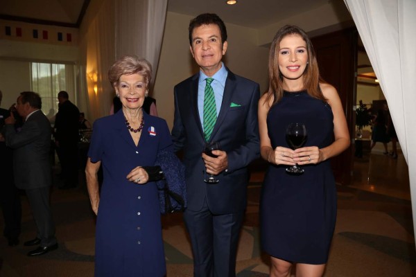 Embajada de Francia celebra su independencia