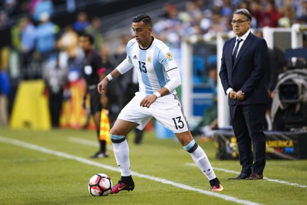 Monterrey's Rogelio Funes Mori (C) celebrates withe teammates after scoring against America during the Mexican Apertura 2019 tournament first leg final football, match at the BBVA Bancomer stadium in Monterrey, Mexico, on December 26, 2019. (Photo by Julio Cesar AGUILAR / AFP)