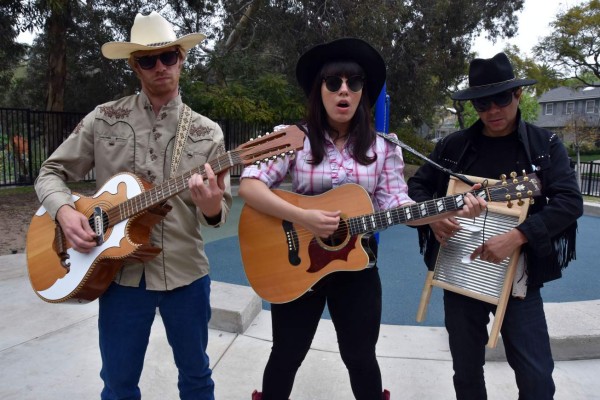Los irreverentes The Mexican Standoff apuntan su música a las políticas de Trump