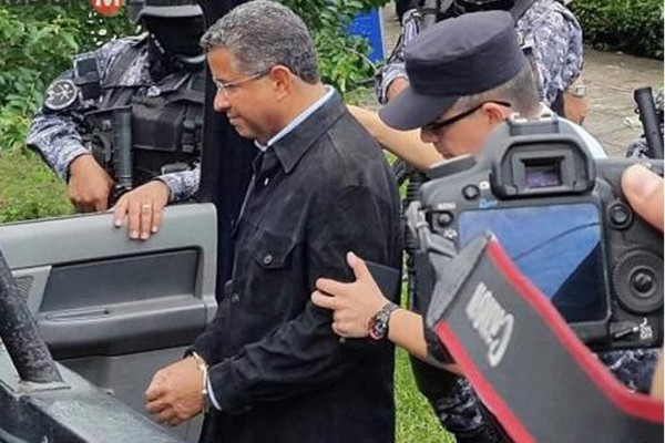 Envían a prisión a expresidente salvadoreño Flores