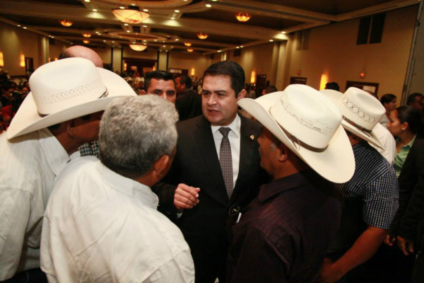 Sectores del país firman el Pacto por Honduras con Juan Orlando