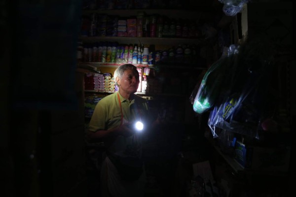 Por millonaria deuda cortan la luz al mercado Guamilito