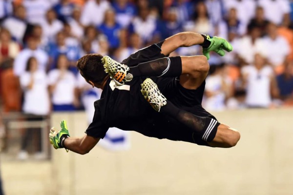 Video: El golazo de Roger Espinoza en una noche amarga para Honduras