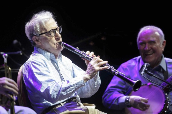 El jazz improvisado de Woody Allen y su banda encandilan Cap Roig