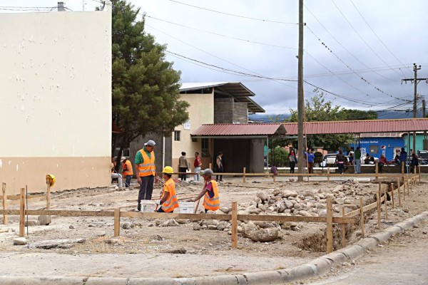 Hondureños encuentran salud gratis en El Salvador