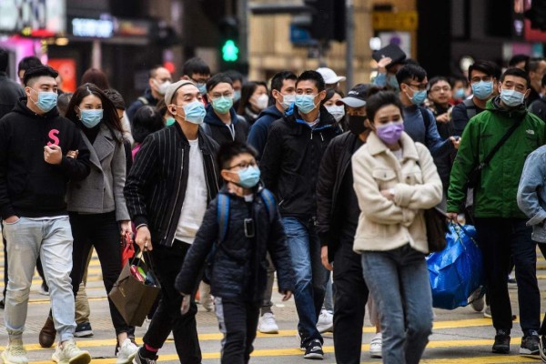China promete transparencia en crisis de coronavirus; Japón y EEUU evacúan a ciudadanos