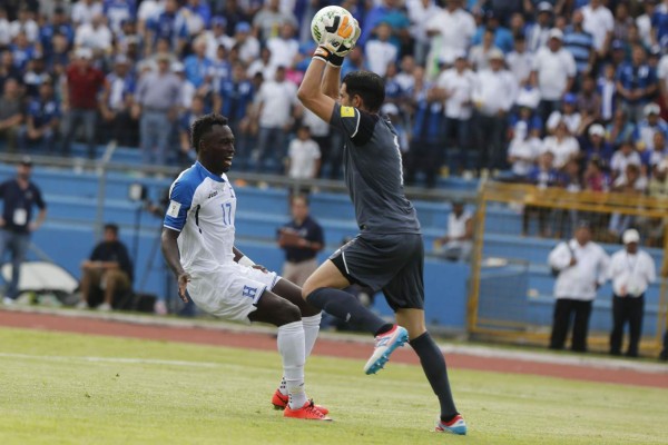 Video: Jaime Penedo salvó el gol de Honduras de forma espectacular