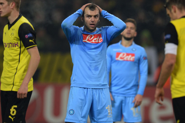 Borussia Dortmund vuela a costa del Napoli