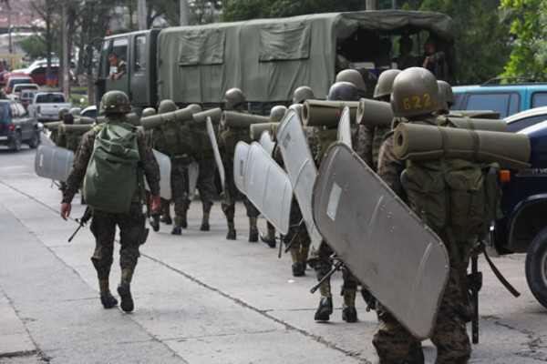 Militares se despliegan en capital hondureña en medio de agitación política