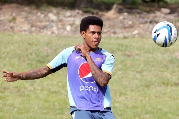 Henry Figueroa pinta para la Selección de Honduras