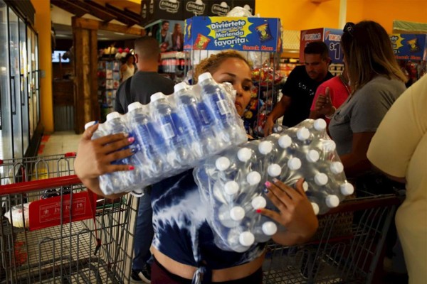 Puerto Rico en alerta de inundación costera por el paso de Dorian