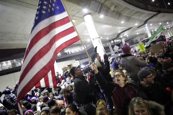 Musulmanes ni siquiera pueden abordar aviones por decreto de Trump