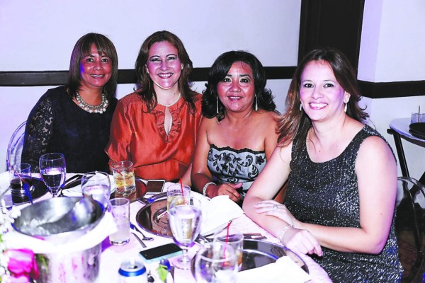 Celebran a lo grande los 15 años de Valeria García