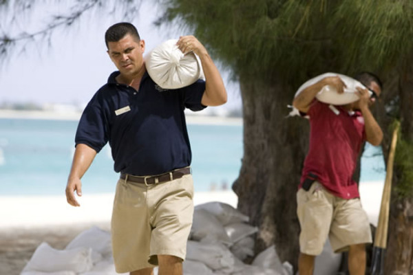 Gustav avanza hacia Islas Caimán como huracán