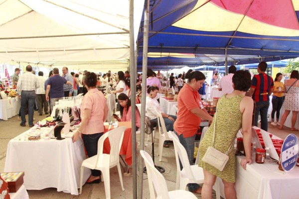 Mipymes registran exitosas ventas en primer 'Bazar del sábado”