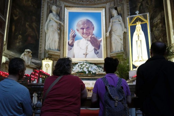 Juan Pablo II, un pontífice conservador y moderno