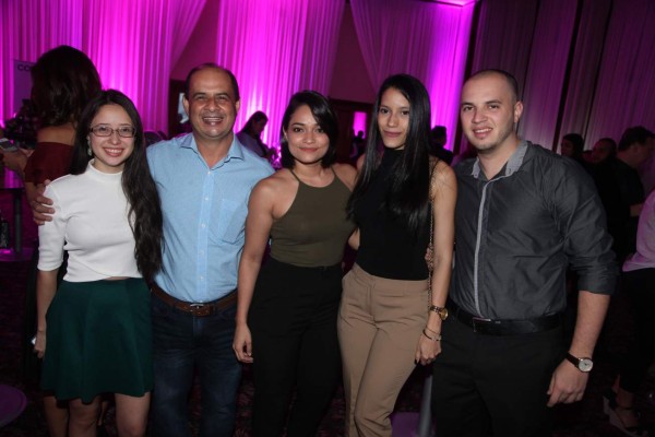 Royale Impex presenta Cover Girl en Honduras