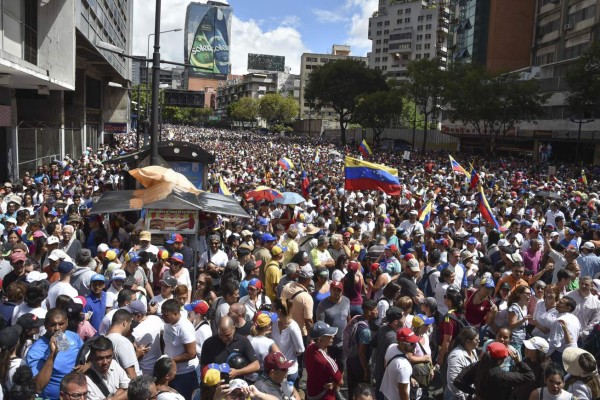 EEUU alienta las protestas en Venezuela y pide que Maduro deje el poder
