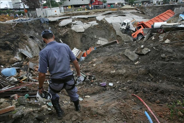 Al menos 14 muertos y 32 heridos en un accidente de autobús en Brasil