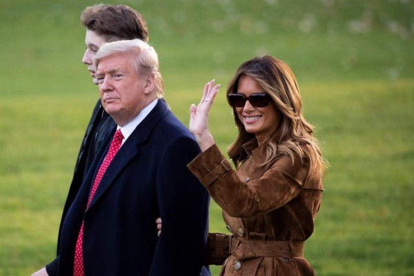 Melania y Trump duermen en camas separadas en la Casa Blanca, revela biografía