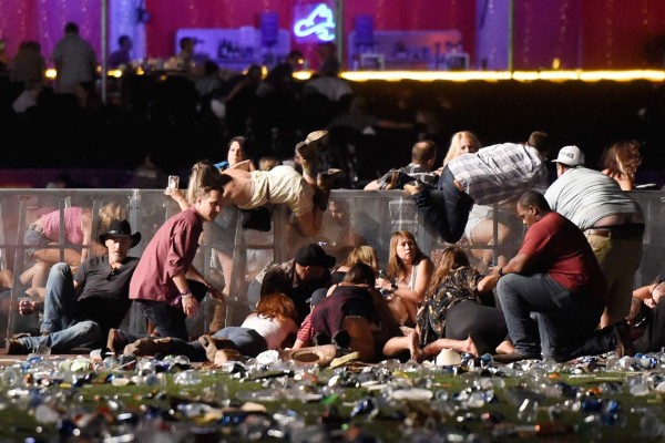 Videos captan tiroteo en Las Vegas